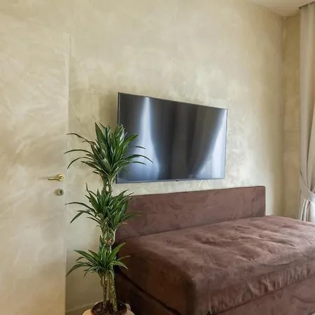Pantheon Urbes Collection *